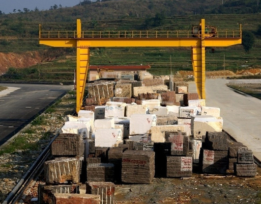 Schwerlast-Doppelbalken-Gantry-Kran 10-75 t Hebekapazität Schneider Motor A5-A8 Arbeitsleistung