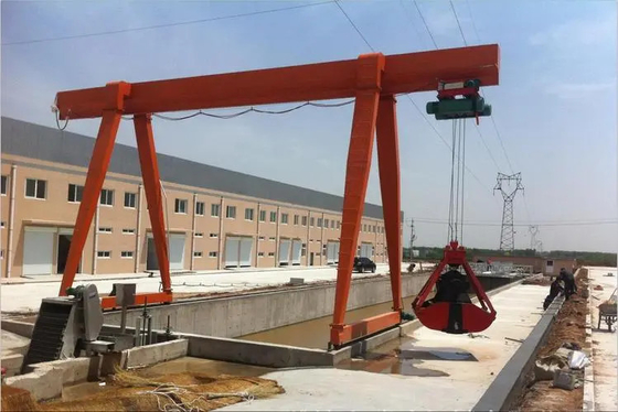 Im Freien unter Verwendung 10 Ton Workshop Gantry Crane With der Hebemaschinen-Laufkatze