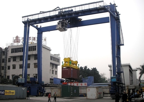 Hafen-Behälter-Kran 15.4M-18.2M Lift Container Gantry ODM A6 streckt sich mit Spreizer