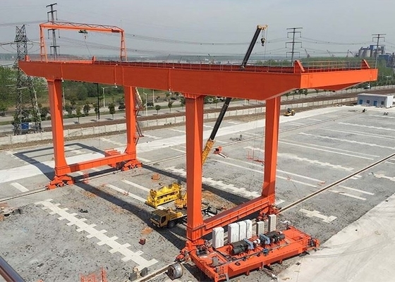 Materialtransport-Kran des RMG-Gummireifen-Schienenbehälter-Portalkran-40T