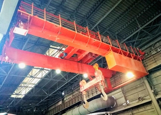 QDY-Metallurgie-Stahlwerk Laufkran Haken-den Schöpflöffel des Doppelt-320t, der Kran behandelt