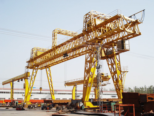 Schwerlast-Doppelbalken-Gantry-Kran 10-75 t Hebekapazität Schneider Motor A5-A8 Arbeitsleistung